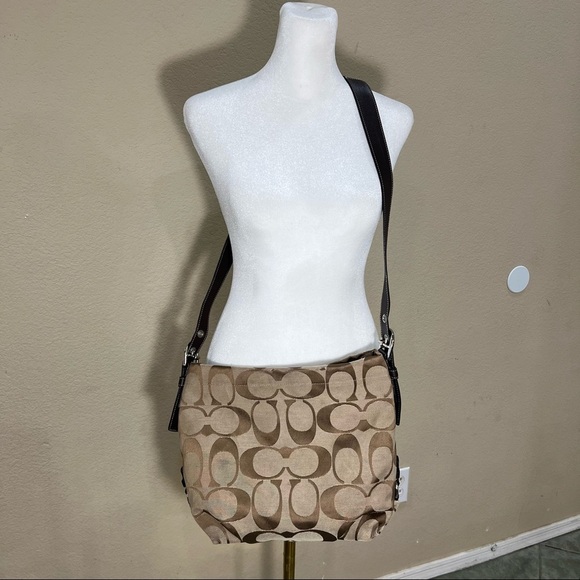 COACH TAN/BROWN HANDBAG WITH STRAP USED SOME WEAR ON BOTTOM OF FABRIC SEE PICS - Picture 5 of 15